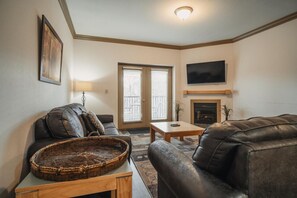 TV - Unit 2307 - FREE Attraction Ticket with EACH night Stay Including Dollywood (Pigeon Forge)