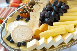Tägliches Frühstücksbuffet gegen Gebühr