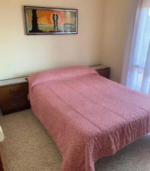 3 bedrooms, bed sheets