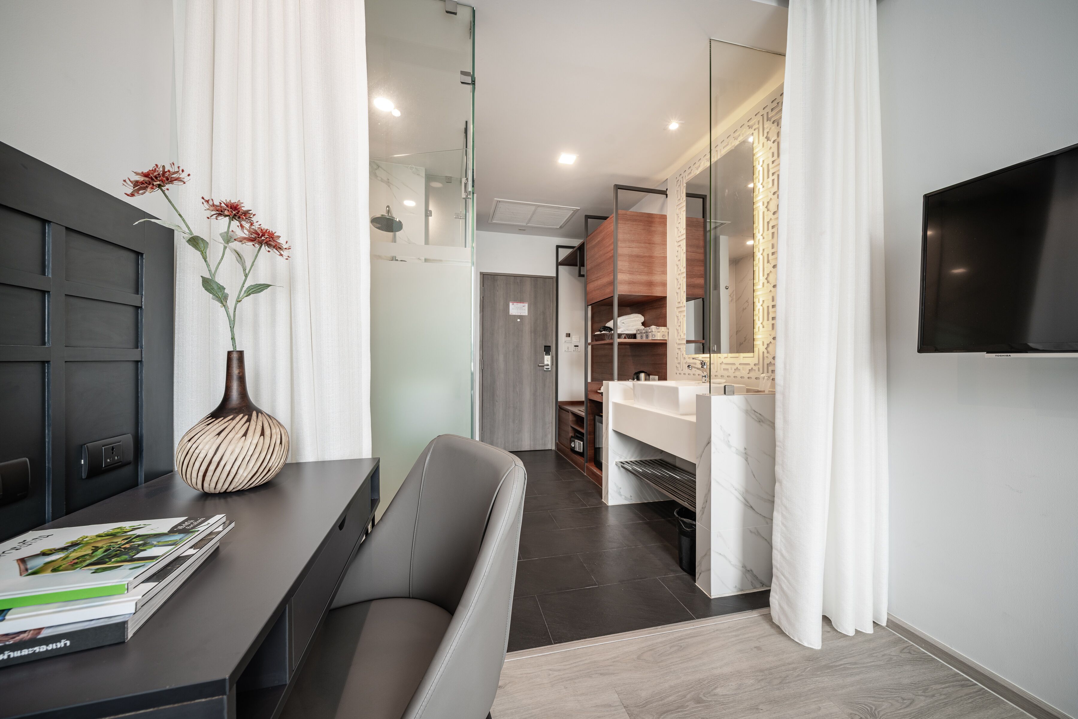 Standard-Zweibettzimmer | Minibar (mit einigen kostenlosen Artikeln), Zimmersafe, Schreibtisch