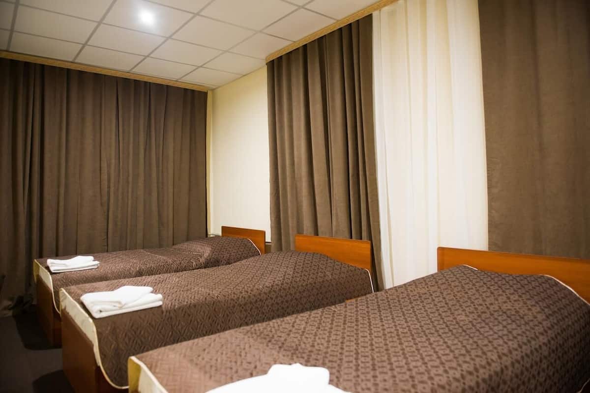 Dreibettzimmer | Bügeleisen/Bügelbrett, kostenloses WLAN