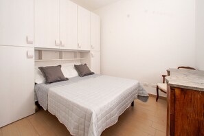 2 Schlafzimmer, Bügeleisen/Bügelbrett, Bettwäsche
