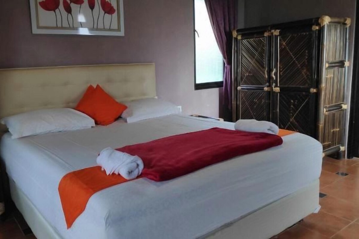 Desk, free WiFi, bed sheets