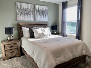 9 quartos, ferros/tábuas de passar roupa, berço de viagem