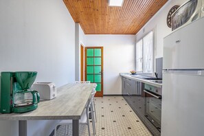 Frigorifero, microonde, forno, macchina per tè/caffè
