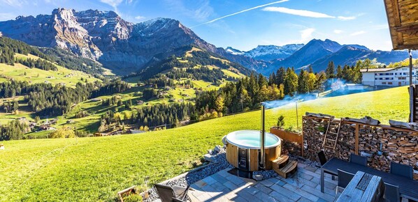 Outdoor spa tub - 6 person vacation apartment with hot tub in the mountains (Adelboden)