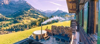 Chalet Rösi | Holiday apartment with hot tub in the mountains