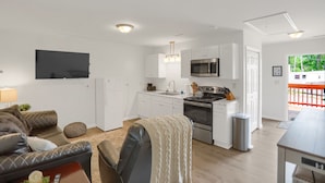 A modern apartment with a living room, kitchen, and dining area. - Halifax Inn (Halifax)