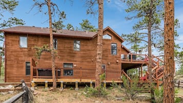 House, 4 Bedrooms | Exterior