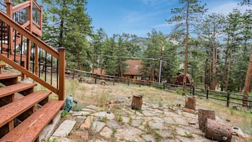 House, 4 Bedrooms | Property grounds