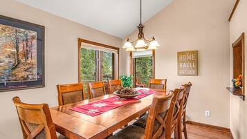 House, 4 Bedrooms | Dining