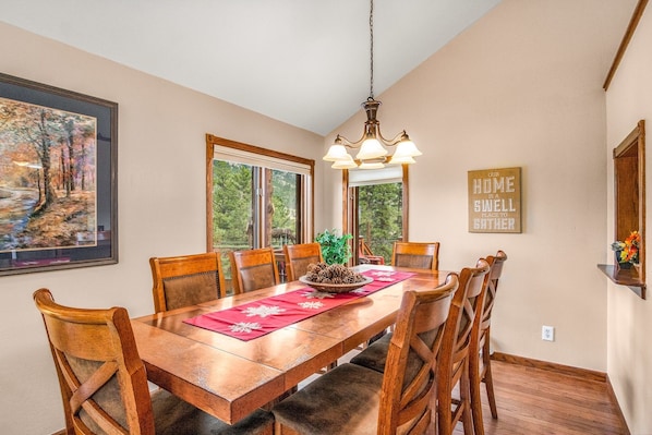 House, 4 Bedrooms | Dining
