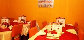 Desayuno de cocina local (USD 10 por persona)