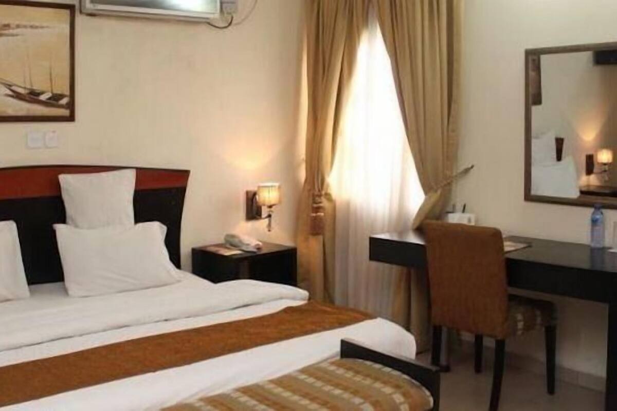 خزنة داخل الغرفة وواي فاي مجانًا وملاءات أسرّة