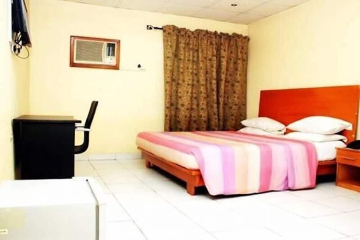 Desk, iron/ironing board, free WiFi, bed sheets