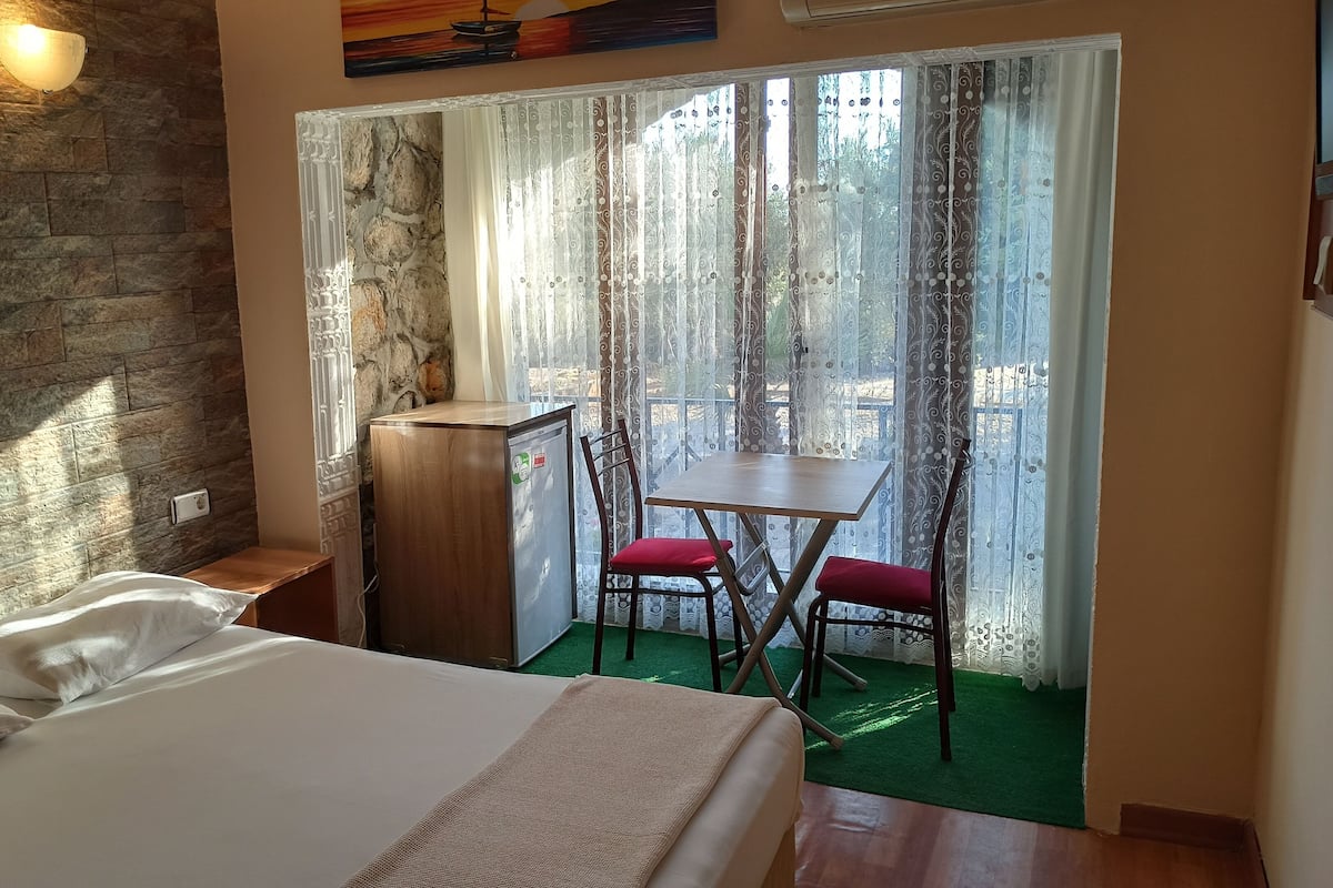 Standard Double or Twin Room | 1 bedroom, premium bedding, minibar, in-room safe