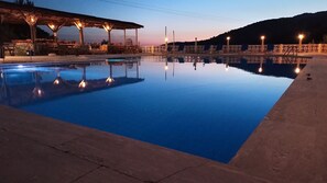 Piscina externa sazonal