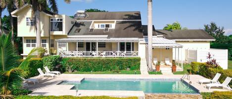 Piscina a l'aire lliure