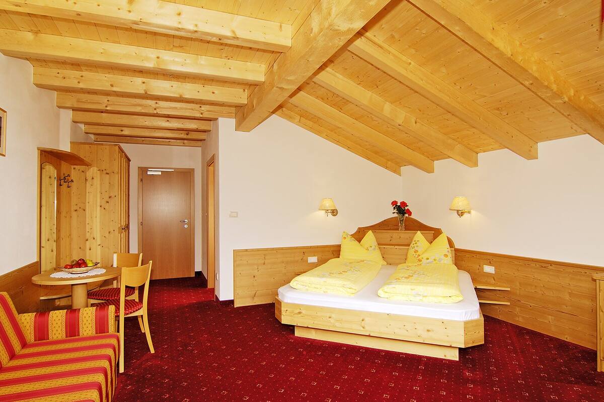 Hypo-allergenic bedding, desk, soundproofing, free WiFi