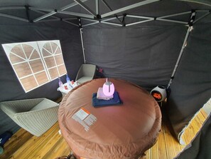 Outdoor spa tub - CMK Bar & Spa (Milton Keynes)