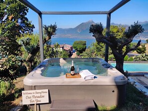 Bain à remous extérieur