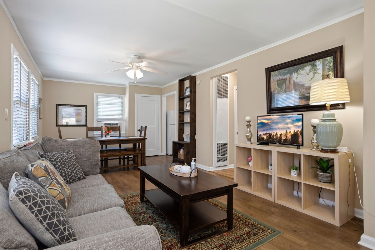 Near Downtown Greenville - 1 Bed Minutes to Everything! Pet Friendly