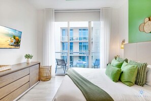 2 chambres, bureau, fer et planche à repasser, lit parapluie