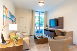 TV, offices - Best Stay|Amazing Pool|Hollywood Beach |Broad–walk (Hollywood)