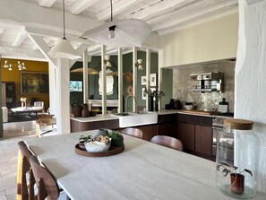 Refrigerador, horno, parrilla de estufa y lavavajillas 