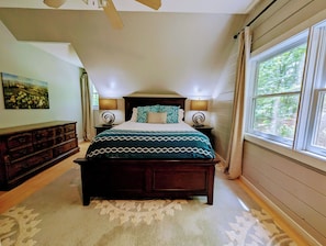 2 bedrooms, desk, iron/ironing board, travel crib