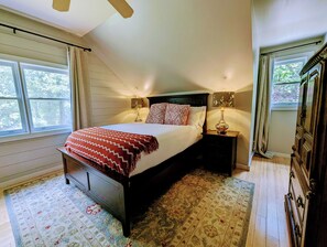 2 bedrooms, desk, iron/ironing board, travel crib