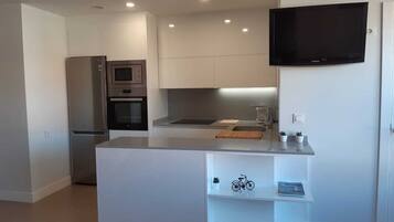 Frigorifero, microonde, forno, piano cottura