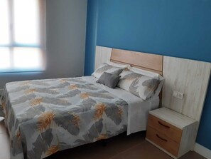 2 chambres, fer et planche à repasser, Wi-Fi gratuit, draps fournis