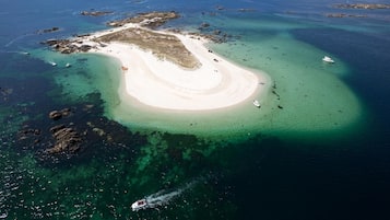 Una spiaggia nelle vicinanze
