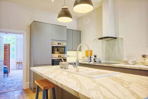 Leilighet, 1 kingsize-seng | Eget kjøkken | Kjøleskap, mikrobølgeovn, ovn og kokeplater