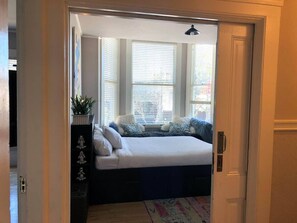 4 bedrooms, WiFi - ❤️ LIVE IT UP In The Castro! ⭐️ 4BR ⭐️ W/D ❤️ (San Francisco)