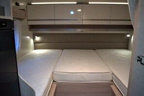 1 室のベッドルーム、WiFi