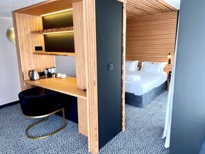 Luxury Suite, 1 King Bed | Premium bedding, free minibar, in-room safe, individually decorated - Golf Hôtel (La Grande-Motte)