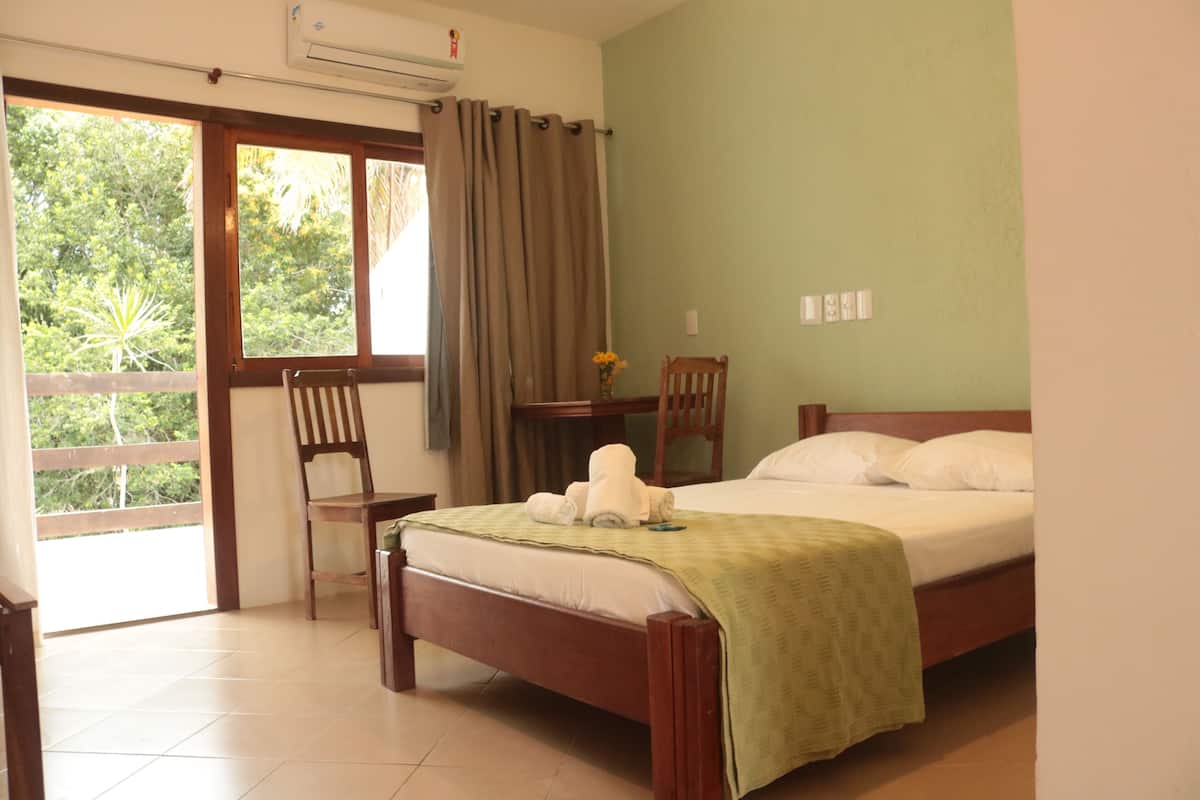 family room | minibar, laptop workspace, free wifi, bed sheets