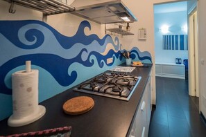 Fridge, microwave, oven, stovetop - Schiacchetrà Ground Floor Apartment with AC (Monterosso al Mare)