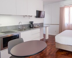 Studio | Private kitchen | Mini-fridge, oven, stovetop, coffee/tea maker