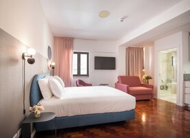 Deluxe Studio | Premium bedding, memory foam beds, in-room safe, individually decorated