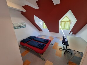 Comfort Room | Free WiFi, bed sheets - Alina's (Vienna)