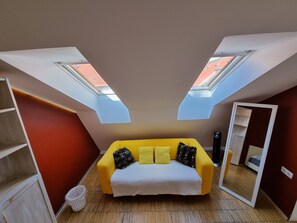 Comfort Room | Free WiFi, bed sheets