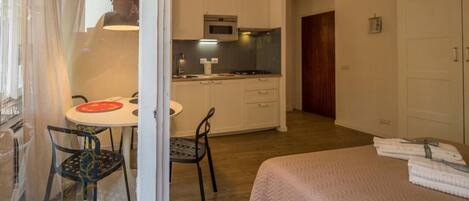 1 bedroom, travel cot, free WiFi, bed sheets