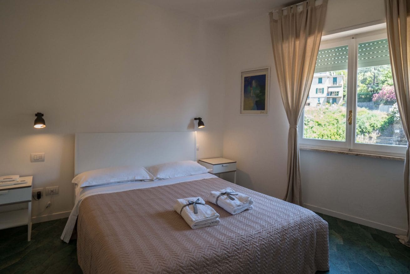 2 bedrooms, travel crib, free WiFi, bed sheets