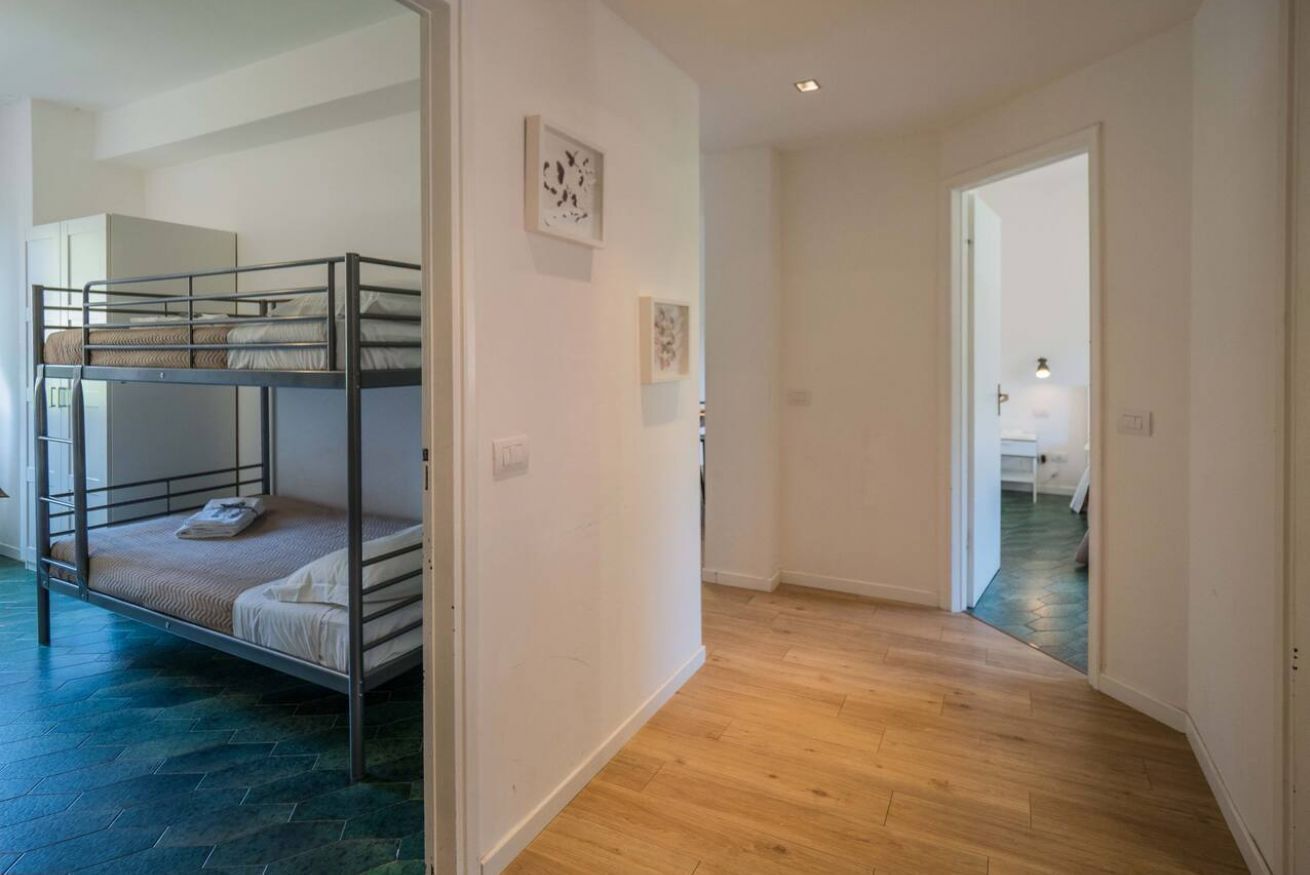 2 bedrooms, travel cot, free WiFi, bed sheets