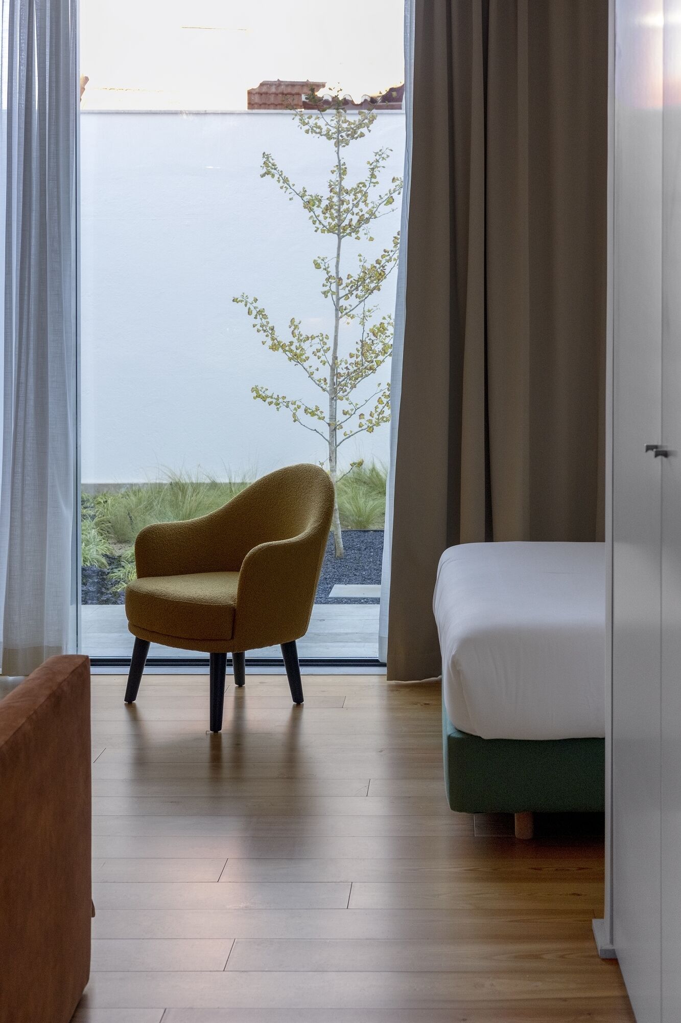 Caja de seguridad en la habitación y sistema de insonorización 