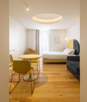 Superior Studio | Bathroom | Shower, free toiletries, hair dryer, towels