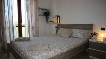 1 chambre, fer et planche à repasser